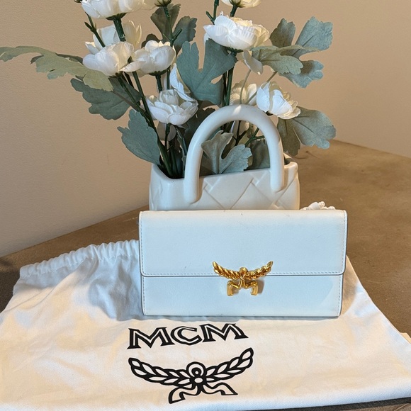 MCM White Wallet with Gold Emblem - Picture 1 of 12